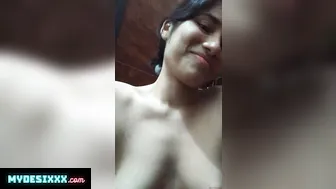 Extremely Cute Girl Record Nude Selfie Showing